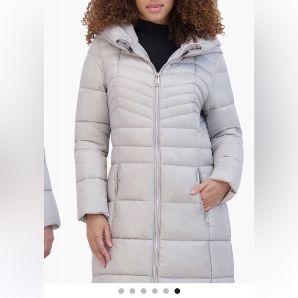 Kenneth Cole New York XL Soft Cire
Funnel Neck Puffer Coat Women's silver color - Picture 3 of 6